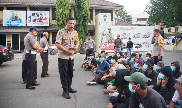 Polisi Amankan Puluhan Pelajar SMP-SMA yang Hendak Ikut Demo ke Gedung Dewan Polisi Amankan Puluhan Pelajar SMP-SMA yang Hendak Ikut Demo ke Gedung Dewan