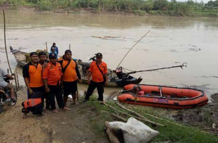 Pencarian Korban Tenggelam di Sungai Bengawan Solo Terkendala Tingginya Debit Air 