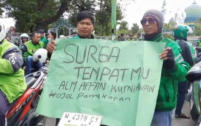 Ojol Pamekasan Gelar Aksi Solidaritas untuk Affan, Off-Bid Demi Dukacita Ojol Pamekasan Gelar Aksi Solidaritas untuk Affan, Off-Bid Demi Dukacita