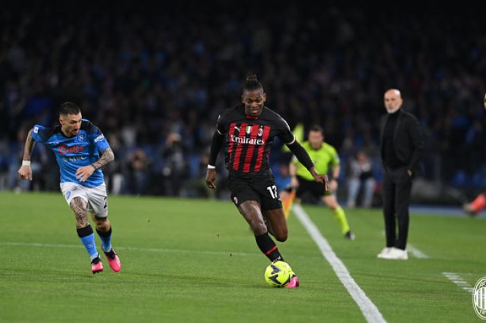 Hasil Liga Italia: Cukur Napoli 4-0, AC Milan Geser Inter dari Posisi Tiga Klasemen