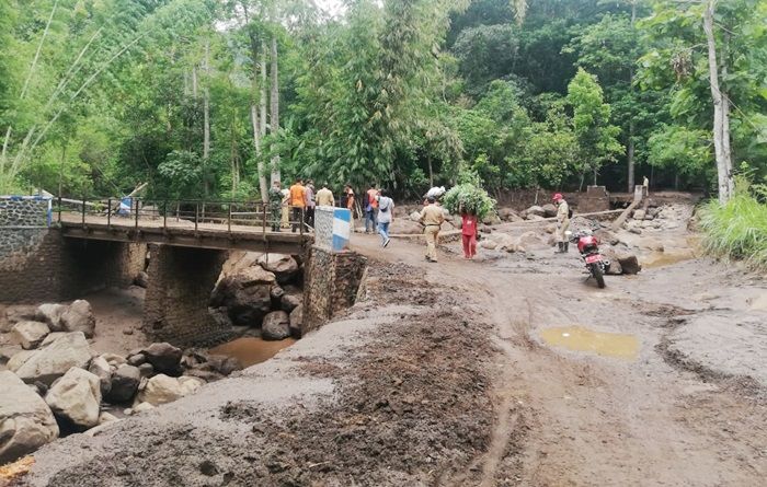 Hujan Lebat, Dua Jembatan di Lumbang Pasuruan Jebol Dihantam Banjir Bandang