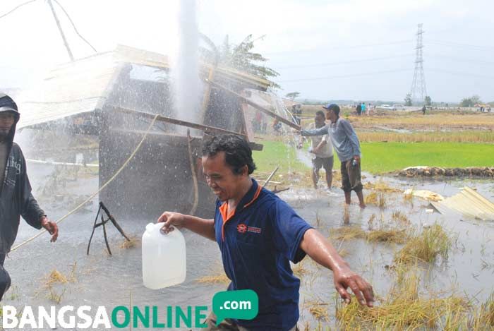 Mulai Muncul Klenik, Sejumlah Warga Percaya Semburan Air di Ngawi Dapat Sembuhkan Penyakit