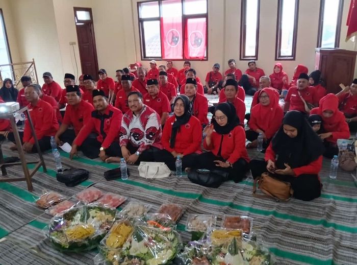 HUT ke-52 PDIP, DPC Gresik Gelar Syukuran dan Dengarkan Pidato Politik Megawati