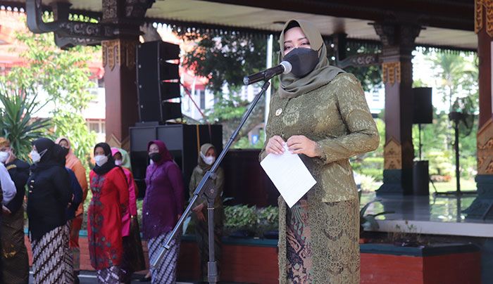 Peringati Hari Kartini, Karyawati Pemkab Mojokerto Apel Pakai Kebaya