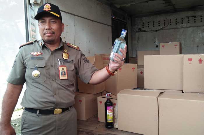 Satpol PP Kota Blitar Amankan Mobil Box Berisi Miras Satpol PP Kota Blitar Amankan Mobil Box Berisi Miras
