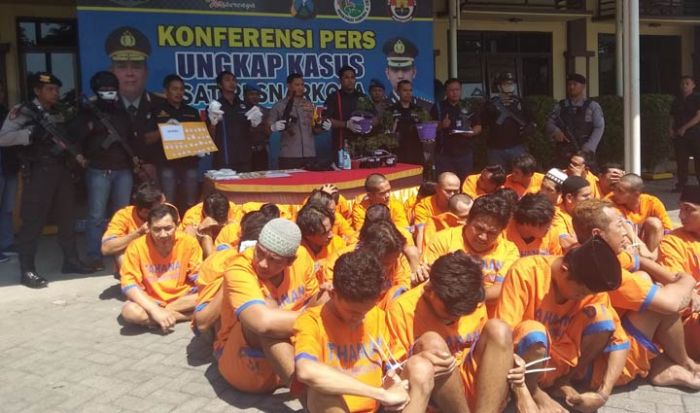 Polresta Sidoarjo Panen Tangkapan Tersangka Narkoba, Amankan Tanaman Ganja Hingga Senpi