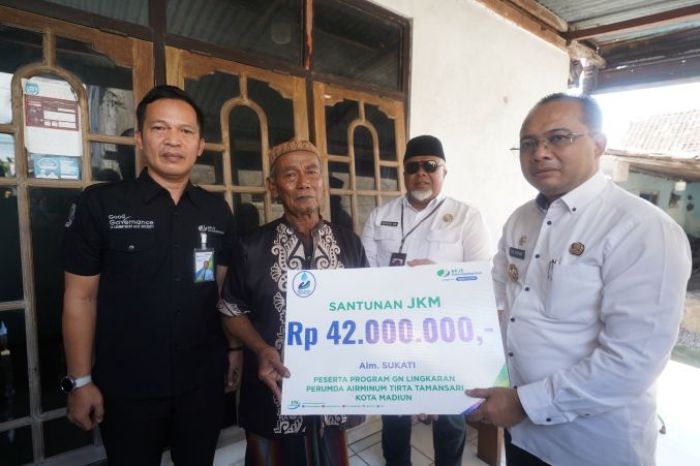 Pj Wali Kota Madiun Serahkan Santunan JKM kepada Keluarga Almarhum Sukati