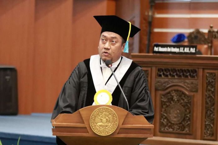 Pemkot Surabaya Dinilai Tak Adil soal Parkir Minimarket, Guru Besar Unair Beri 3 Alternatif Solusi Pemkot Surabaya Dinilai Tak Adil soal Parkir Minimarket, Guru Besar Unair Beri 3 Alternatif Solusi