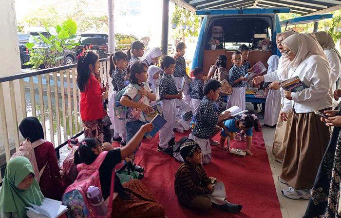 Kado HJKS ke-733, Pemkot Surabaya Tambah Empat Mobil Perpustakaan Listrik