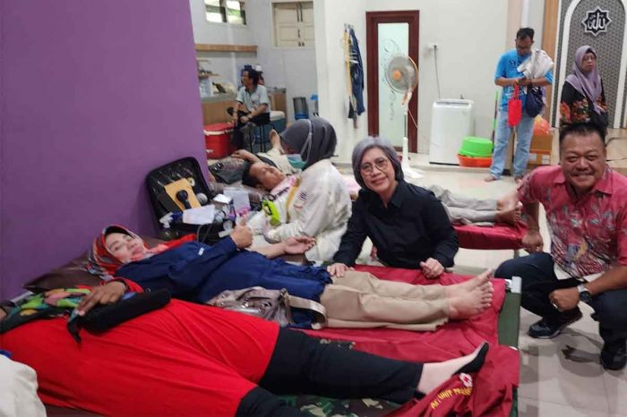 Indah Kurnia Gandeng Wakil Ketua DPRD Sidoarjo Gelar Donor Darah