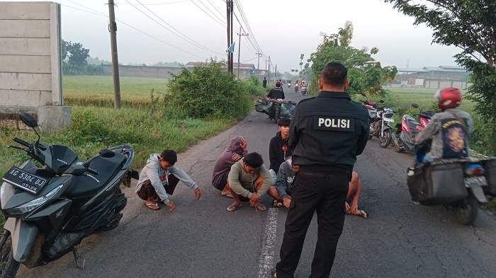 Nekat Tutup Jalan, Balap Liar di Jombang Dibubarkan Polisi, Remaja Terjaring Disanksi Tadarus