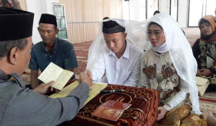 Mengharukan, Tahanan Kasus Narkoba ini Menikah di Masjid As-Siddiq Polresta Sidoarjo