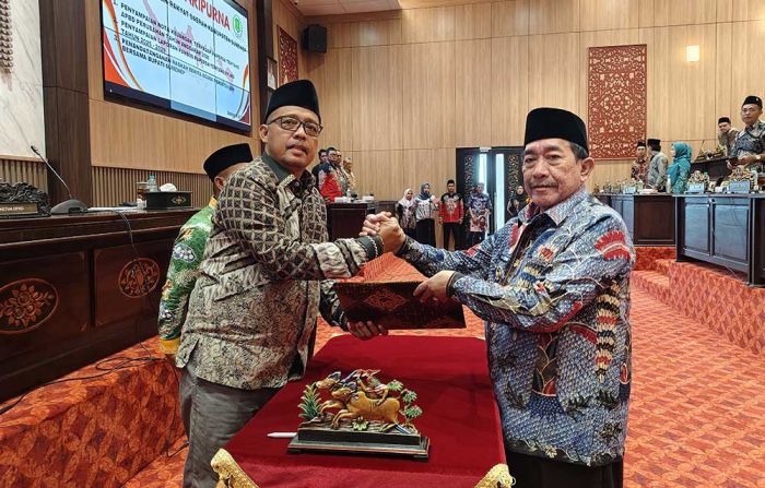 Pemkab Sumenep Sampaikan Nota Keuangan atas Raperda tentang P-APBD 2025 Pemkab Sumenep Sampaikan Nota Keuangan atas Raperda tentang P-APBD 2025