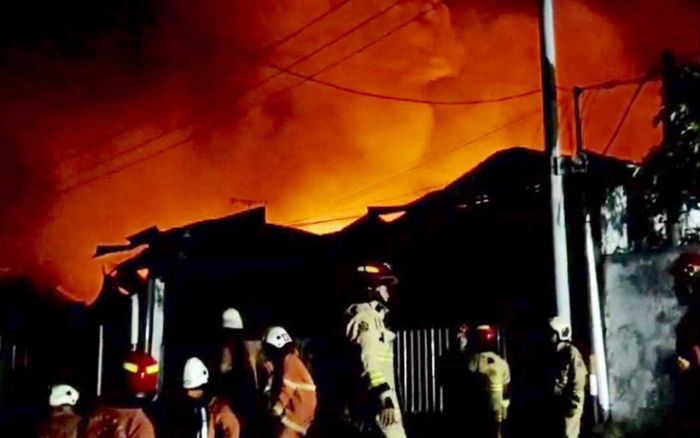 Kebakaran Gudang Tiner Kalianak, Labfor Polda Jatim Kesulitan Cari Penyebab Api