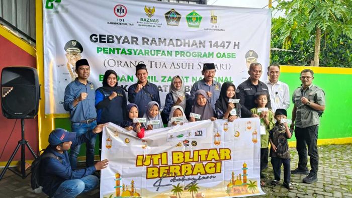 IJTI Blitar Raya dan Baznas Ajak Anak Yatim Belanja Lebaran