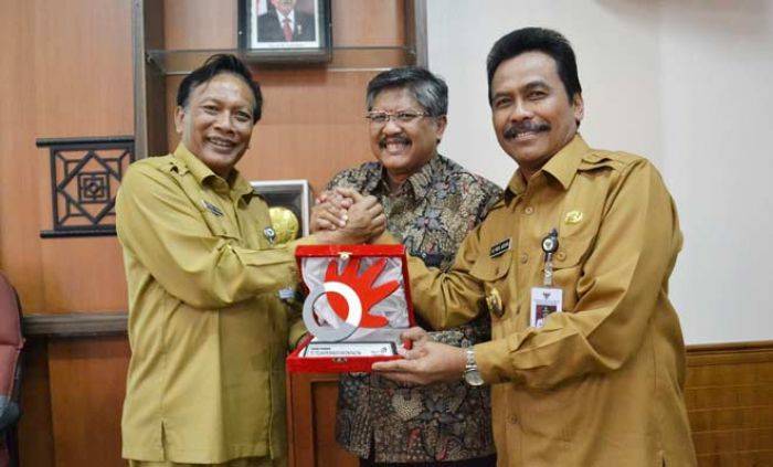 Pemkab Gresik Sabet Penghargaan Smart City Nusantara