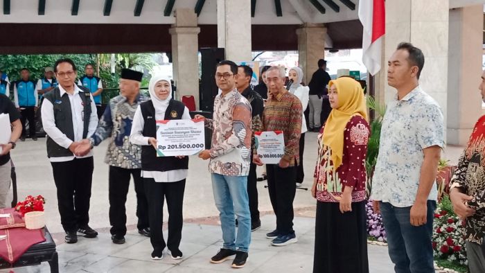 Khofifah Kucurkan Bansos Rp7 M Lebih di Kabupaten Malang, Perkuat Jaring Pengaman Sosial
