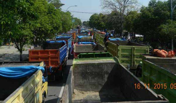 Bawa Ratusan Dump Truk, Buruh Tambang di Ngawi Demo Pendopo & Gedung Dewan