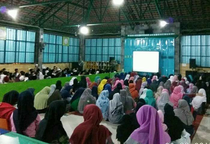 Ratusan Siswa SMP - SMA Al Huda Diajak Nobar Film Pengkhianatan G30S/PKI  