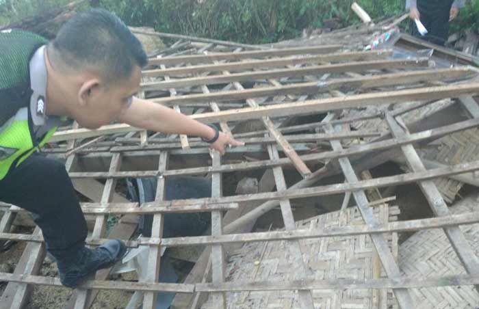 Angin Kencang Robohkan Rumah Lansia di Wonotirto Blitar