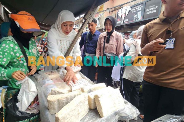 Panen Doa dan Dukungan di Pasar PPI Krembangan, Khofifah Optimis Menang Tebal di Surabaya