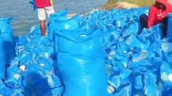 Harga Garam di Gili Raja Sumenep Turun Saat Musim Produksi Mulai Ramai