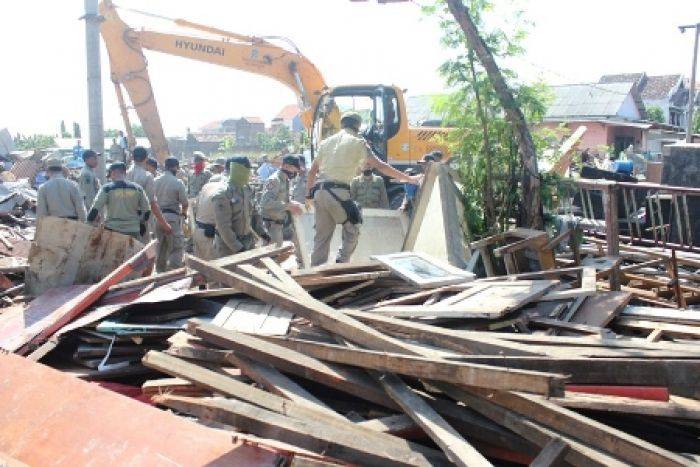 Tempati Lahan Pemkot, 11 Bangli di Kenjeran Dibongkar