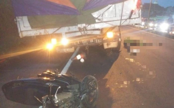 Kurang Hati-Hati, Pemotor Asal Malang Tewas Usai Tabrak Truk Parkir di Gempol