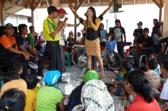 Warga Candi Pari, Sidoarjo Gelar Jalan Sehat Keliling Desa