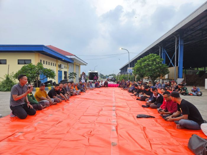 Fave Hotel Sidoarjo dan Forwas Berbagi, Buka Puasa Bersama Pemilah Sampah di TPA Jabon