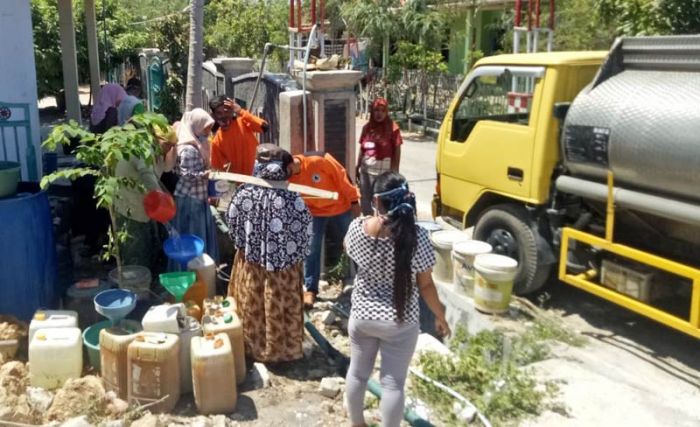 Bantu Desa Kekeringan, FRPB Pamekasan Ikut Distribusikan Air Bersih