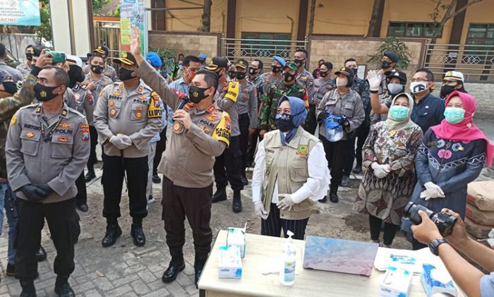 Kunjungi Rusunawa Cinde Kota Mojokerto, Kapolda Jatim Beri Semangat Warga Terkonfirmasi Covid-19