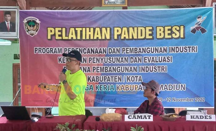 Gelar Pelatihan Pande Besi di Kabupaten Madiun, Bupati Berharap Bisa Bersaing Tingkat Nasional