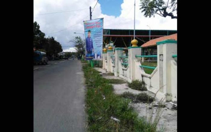 Satpol PP Sampang Tak Berani Copot Baliho Anggota Dewan?