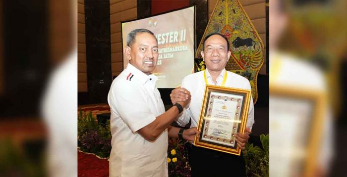 Satresnarkoba Polres Blitar Kota Raih Penghargaan usai Bongkar Ladang Ganja di Gandusari