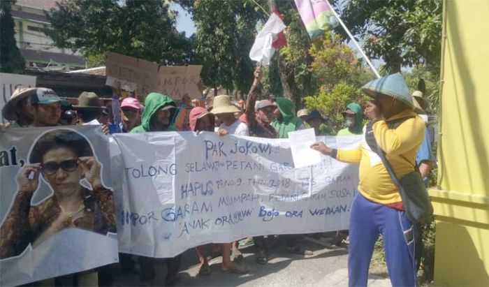 Protes Kebijakan Impor Garam, Petani di Tuban Geruduk Diskoperindag