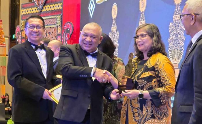 Pj Wali Kota Kediri Raih Top Hospitality Leader in Government and Public Policy dari ITTA Foundation