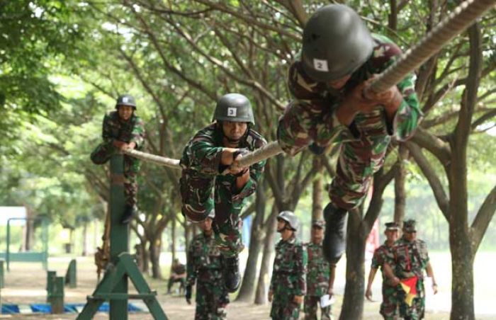 Lomba Halang Rintang untuk Tingkatkan Kekompakan Prajurit Koarmatim