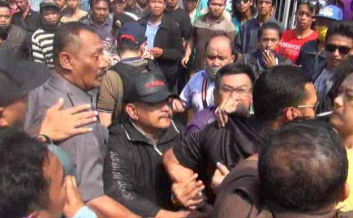 Eksekusi Bengkel di Mayjend Sungkono Surabaya Ricuh, 1 Orang Luka-luka