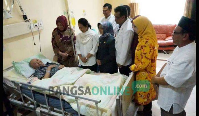 Menteri BUMN Jenguk Gus Solah di RSUD Jombang