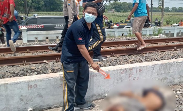 Pria Tanpa Identitas Tewas Ditabrak Kereta Api di Jombang