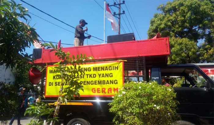 Tuntut Transparansi Uang Sewa TKD, Puluhan Masyarakat Medaeng Demo Kades