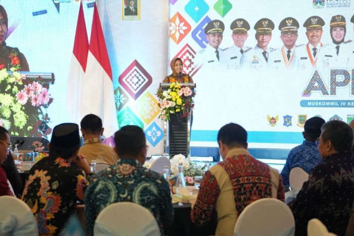 Wali Kota Mojokerto Serahkan Estafet Kepemimpinan Komwil IV Apeksi ke Walkot Malang Wali Kota Mojokerto Serahkan Estafet Kepemimpinan Komwil IV Apeksi ke Walkot Malang