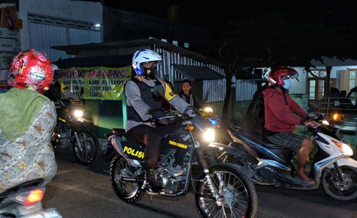 Kendarai Motor, Kapolresta Sidoarjo Patroli Malam Pastikan Kesiapan TPS Pilkades Serentak 2020