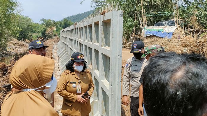 Pembangunan Tanggul Banjir di Sungai Kaliputih Kediri Tuai Kontroversi