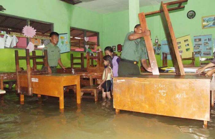 Banjir Terjang Sidoarjo (1): Warga Siap-siap Mengungsi, Sejumlah Sekolah Diliburkan