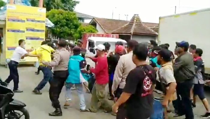Diduga Salah Paham, Aksi Demo Sopir ODOL Blokade Pelabuhan Ketapang Ricuh, Pengurus Dikejar-kejar