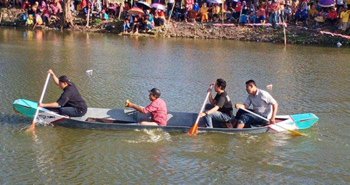 KWG Tumbangkan Tim Cerme Kidul saat Lomba Dayung di Desa Gredek Gresik