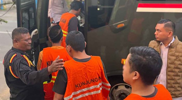 Lapas Kediri Pindahkan 27 Narapidana ke Madiun, Tekan Overcapacity hingga 302 Persen Lapas Kediri Pindahkan 27 Narapidana ke Madiun, Tekan Overcapacity hingga 302 Persen