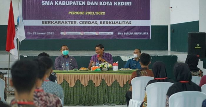 Wali Kota Kediri Bagikan Kisah Inspiratifnya Jadi Pemimpin Muda pada Pengurus OSIS 